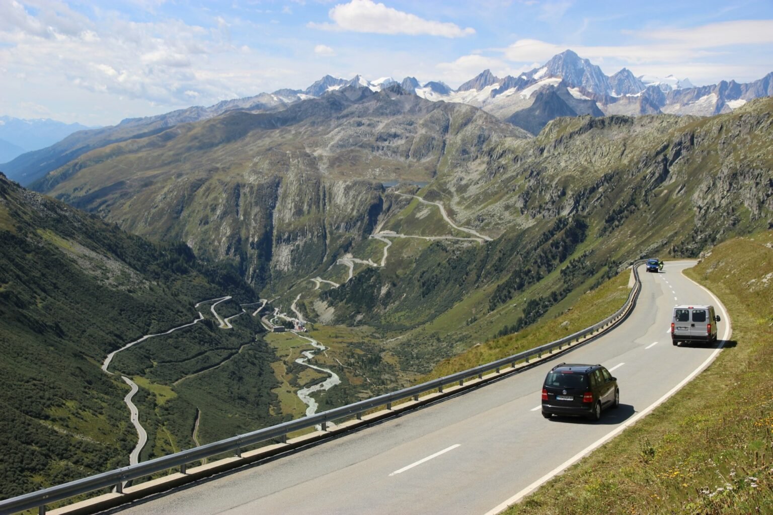Anreise mit dem Auto über eine Alpenstraße